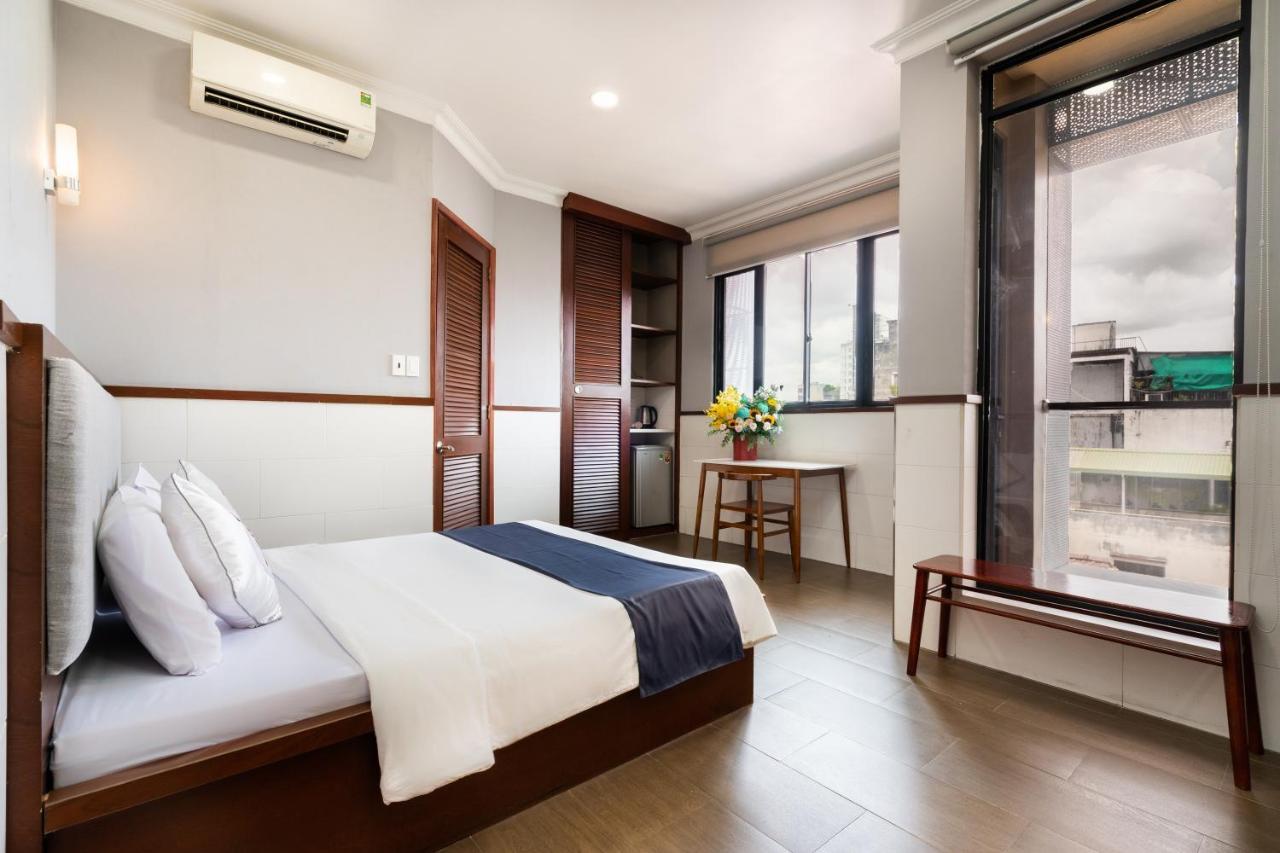 Hoa Khách sạn