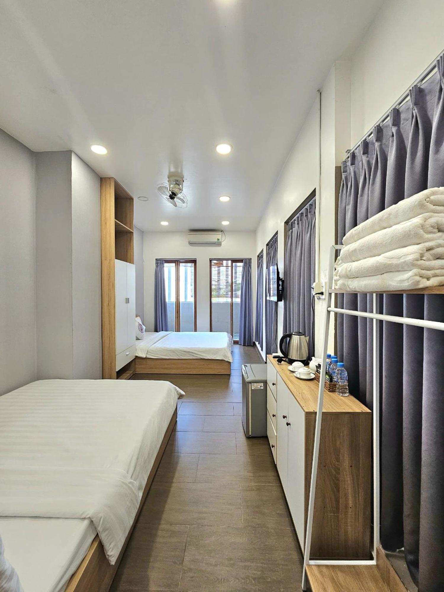 Hoa Khách sạn